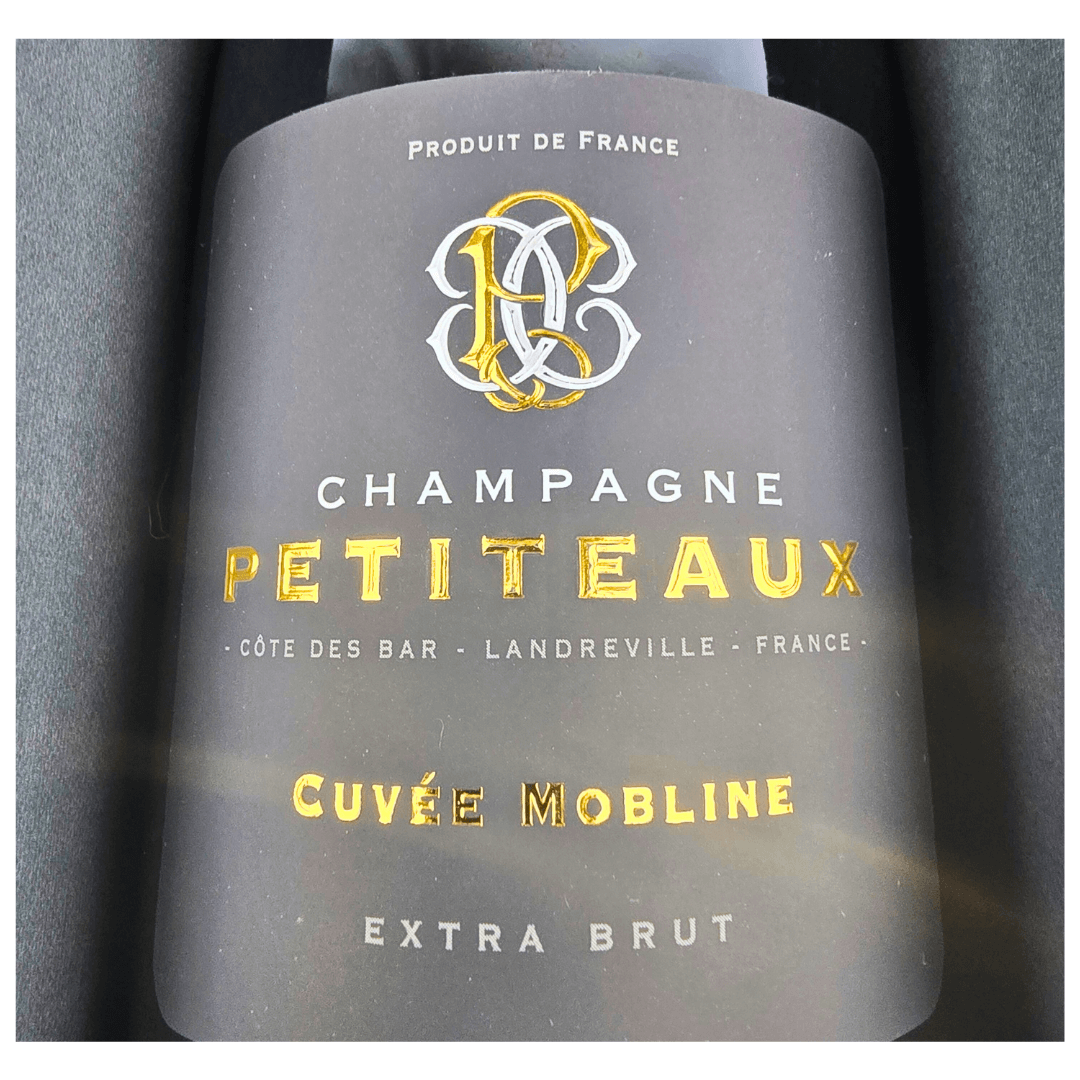 Champagne Petiteaux Extra Brut, with two classic flute. Champagne glasses