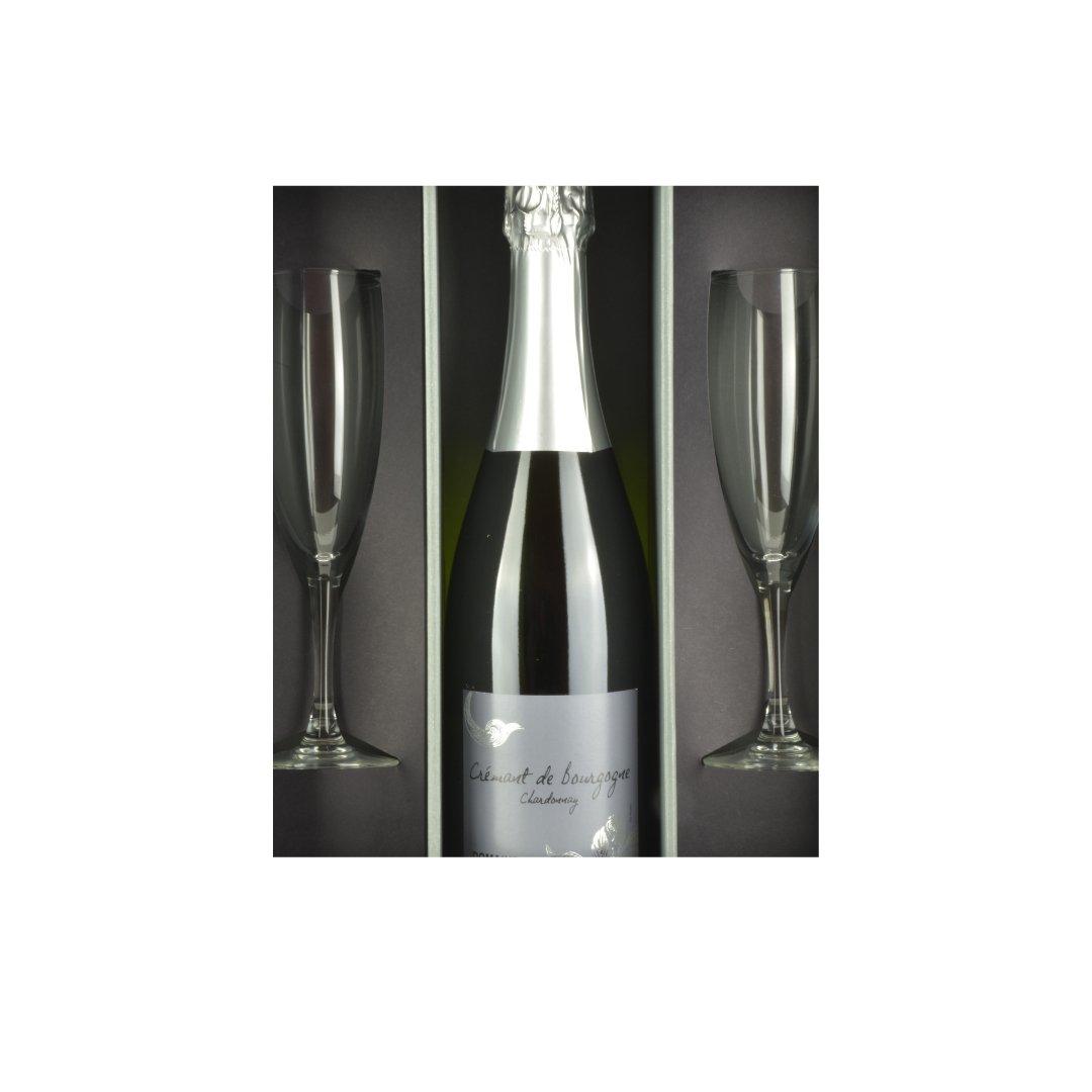 Crèmant de Bourgogne Gift Box with two elegant Champagne Flutes - www.absoluteorganicwine.com